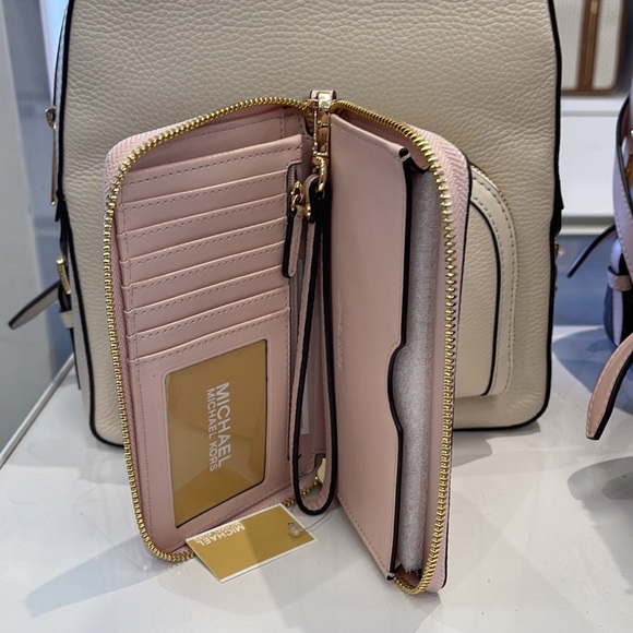 Michael Kors Jet Set Travel Large Flat Multifunction Phone Case Wristlet 
NWT - Picture 16 of 16